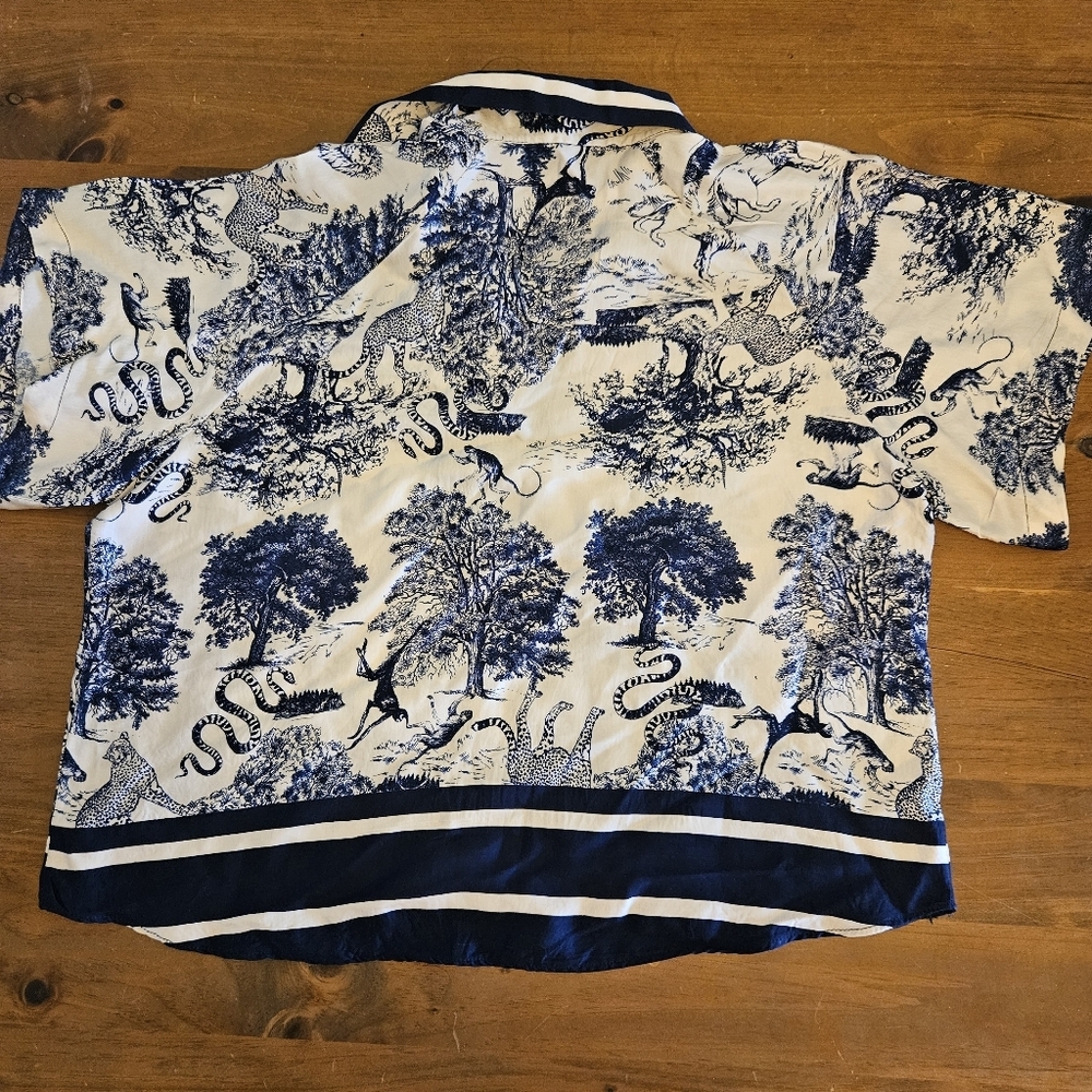 Blue And White Toile Print Satiny V-Neck Blouse Contrasting Trim Unbranded Large - Picture 8 of 8